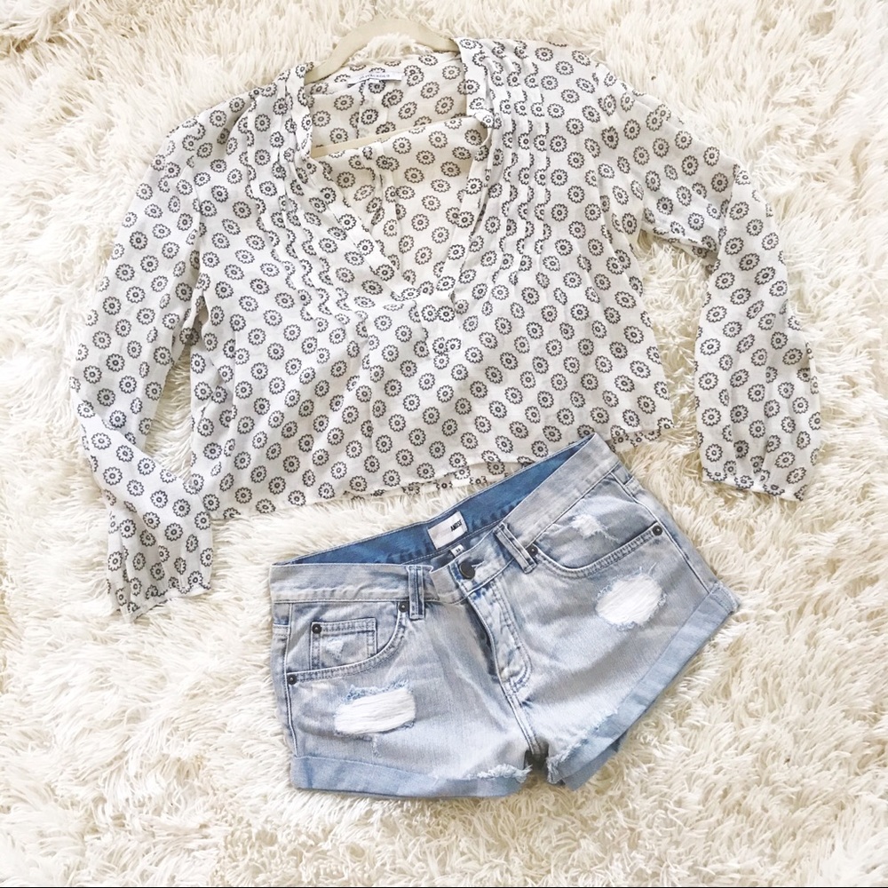 Amuse Society distressed denim shorts, size 26